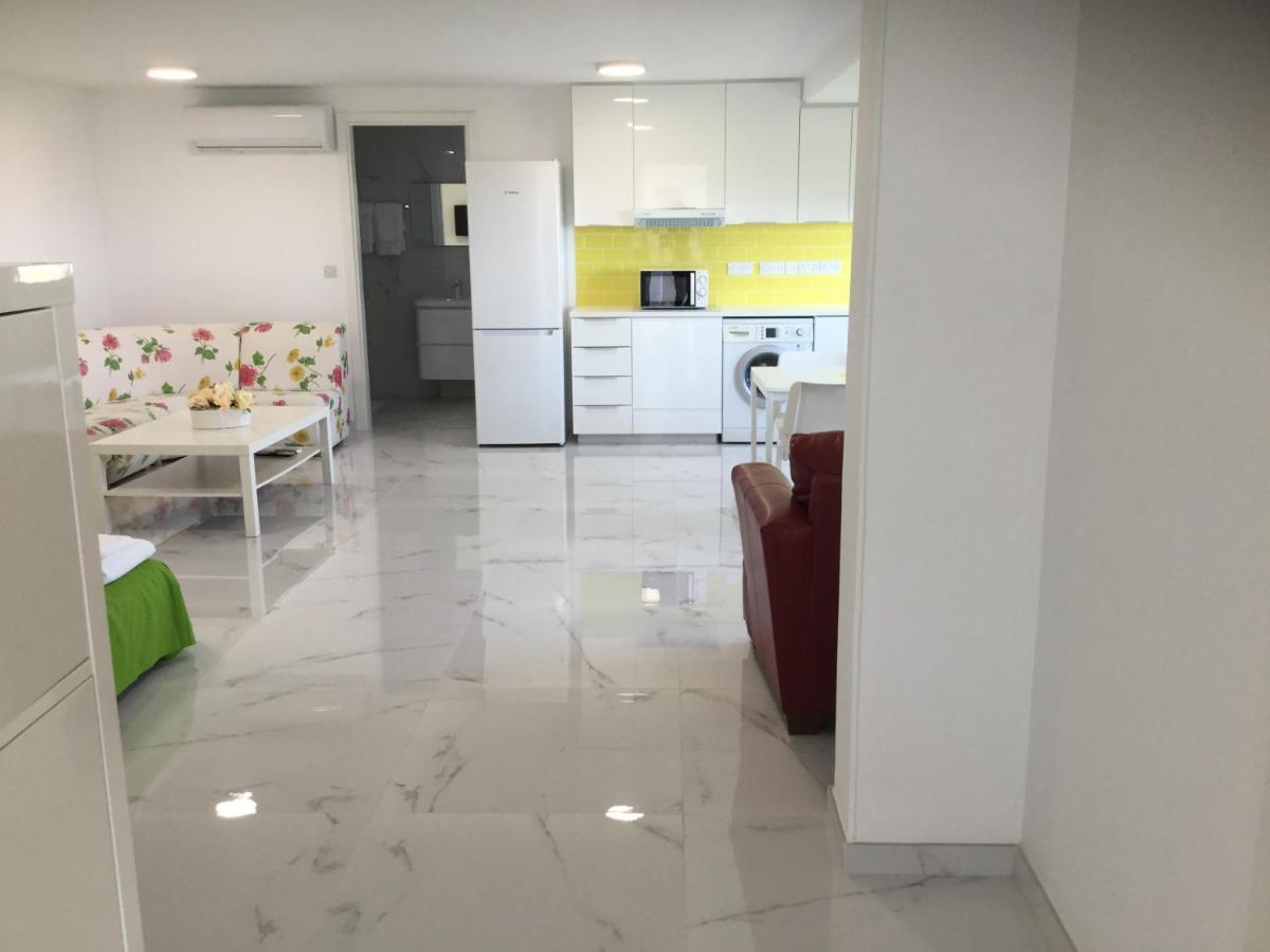 Yellow Studio Brand New Limassol Zewnętrze zdjęcie