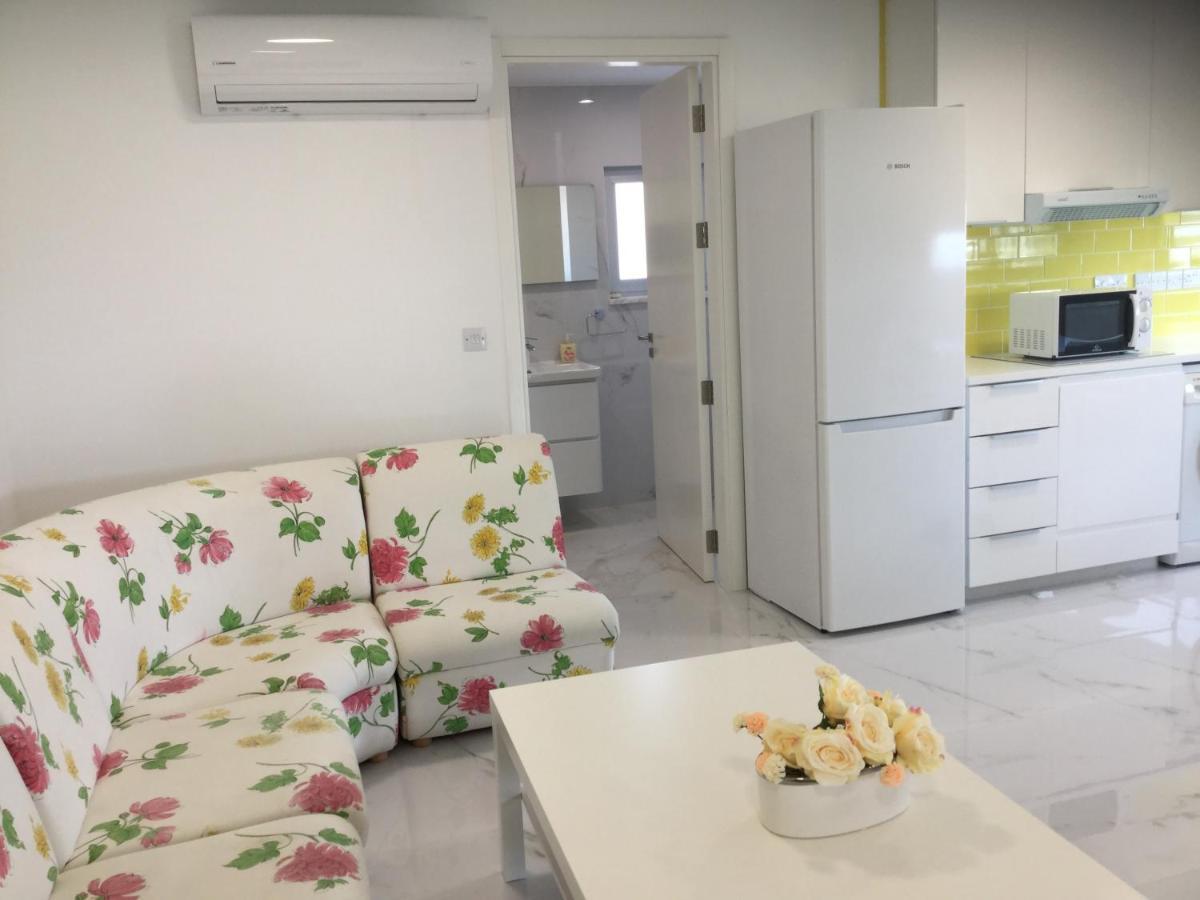Yellow Studio Brand New Limassol Zewnętrze zdjęcie