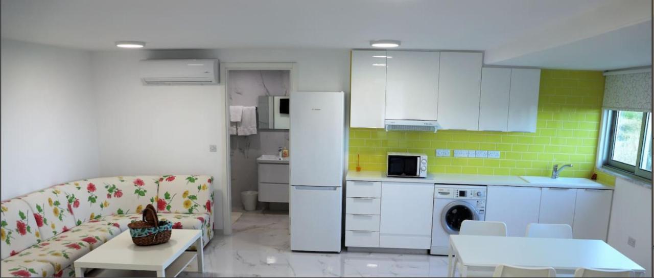 Yellow Studio Brand New Limassol Zewnętrze zdjęcie